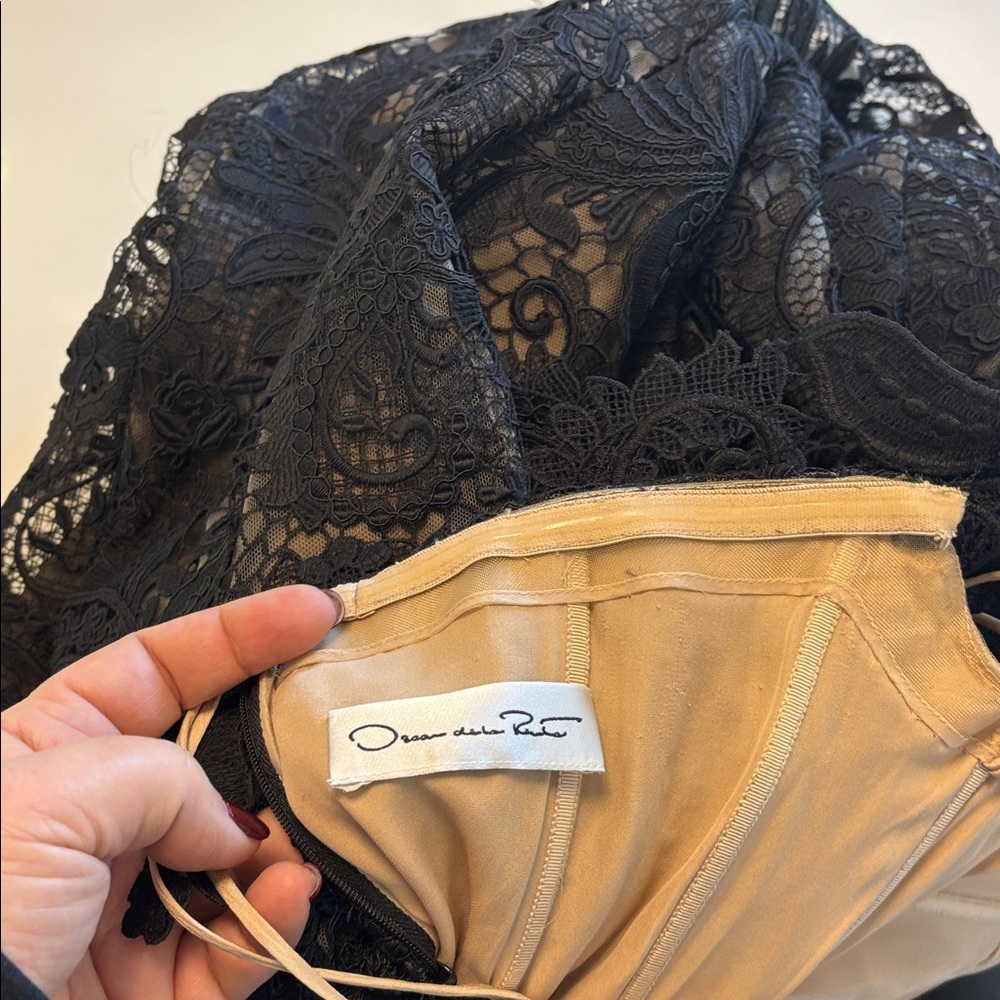 NWOT Oscar de la Renta Black Off The Shoulder Corded Scroll Guipure Lace Gown - Picture 6 of 8